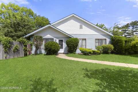 101 Williamsburg Lane, Lakewood, NJ 08701