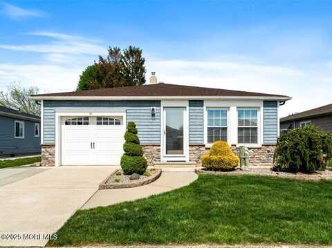 8 Capri Court, Toms River, NJ 08757