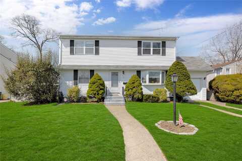 121 Sullivan Avenue, Farmingdale, NY 11735