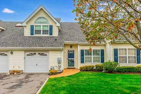 12 Joyces Way, Bay Shore, NY 11706