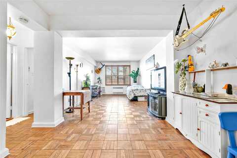142-21 26th Ave, Flushing, NY 11354