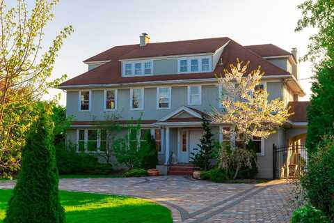 44 S Montgomery Avenue, Bay Shore, NY 11706