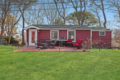 67 North Road, Hampton Bays, NY 11946