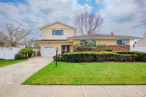 12 8th Avenue, Farmingdale, NY 11735