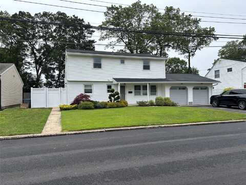 524 Davis Street, North Babylon, NY 11703