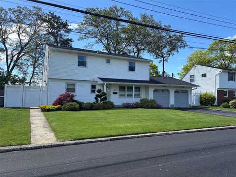 524 Davis Street, North Babylon, NY 11703