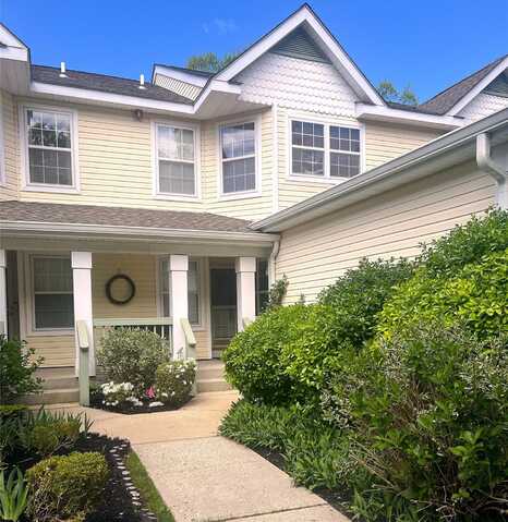 40 Commodore Circle, Port Jefferson Station, NY 11776