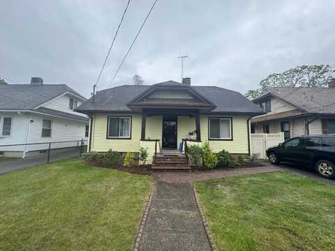 112 E Seaman Avenue E, Freeport, NY 11520