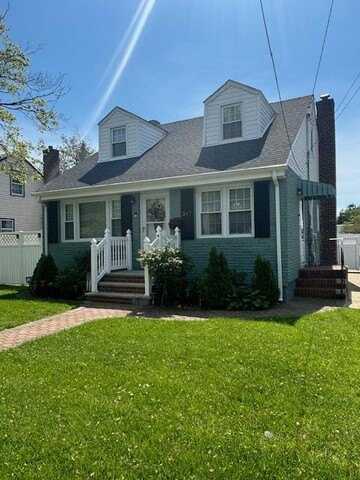 247 Barwick Boulevard, Mineola, NY 11501