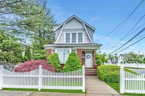 52 Charles Street, Hicksville, NY 11801