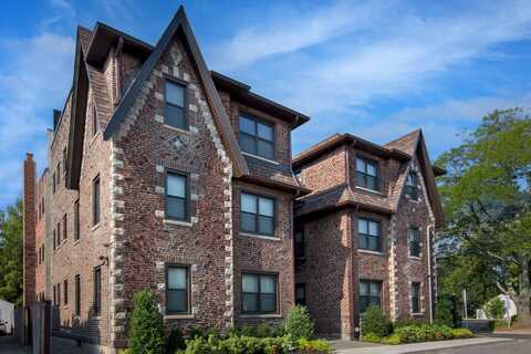 25 Trinity Place, Hewlett, NY 11557