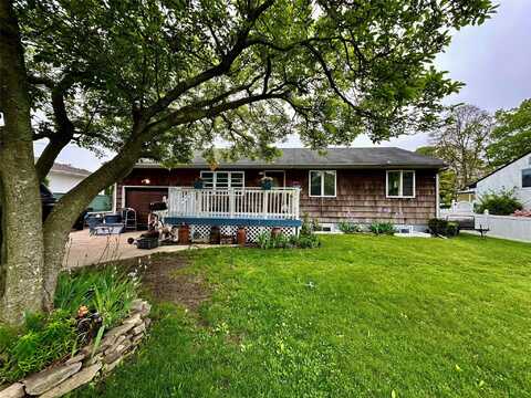 60 Danbury Street, Bay Shore, NY 11706