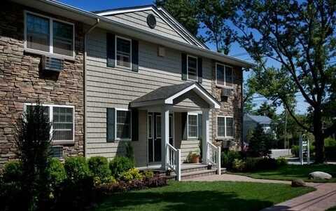 39 Park Avenue, Babylon, NY 11702