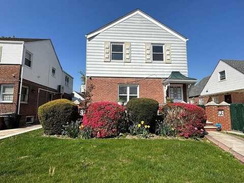 7612 175th Street, Fresh Meadows, NY 11366
