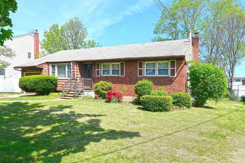 355 N Iowa Avenue, Massapequa, NY 11758