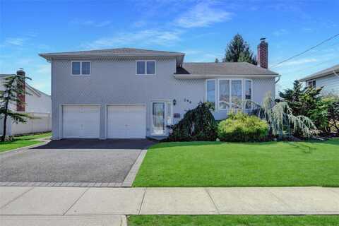298 Balchen Street, Massapequa Park, NY 11762