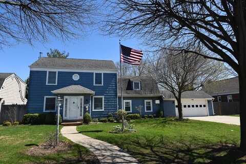 2533 Loftus Avenue, Oceanside, NY 11572