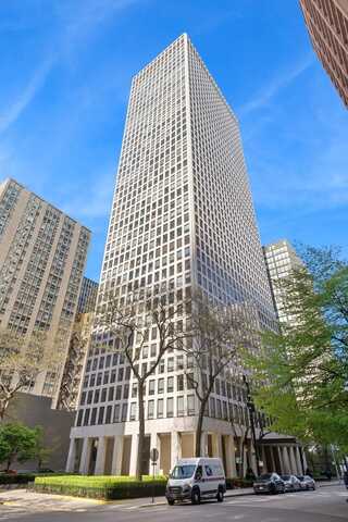 260 E Chestnut Street, Chicago, IL 60611