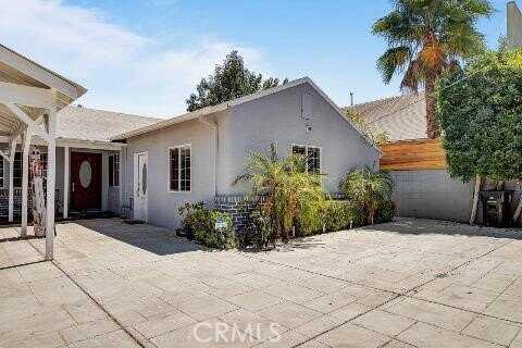 6854 Gentry Avenue, North Hollywood, CA 91605