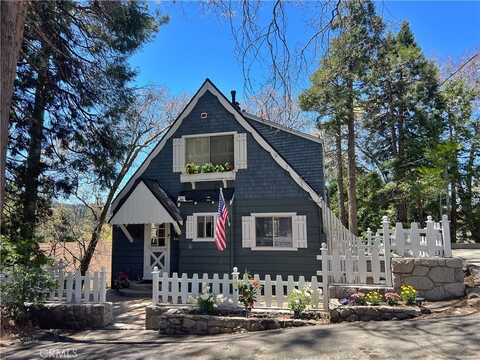 244 Manzanita Drive, Lake Arrowhead, CA 92352