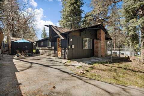 2511 Catalina Drive, Running Springs, CA 92382