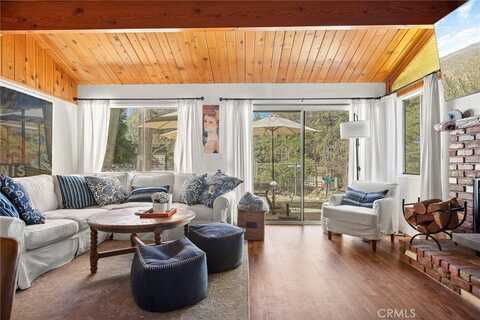 2511 Catalina Drive, Running Springs, CA 92382