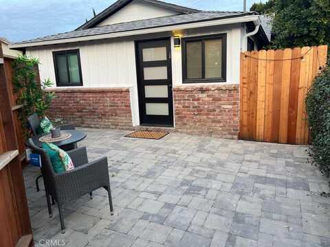 5526 Rhodes Avenue, Valley Village, CA 91607