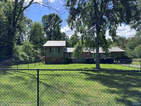 10 Woodland Drive, Centre, AL 35960