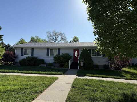 323 1st St, Meadow Grove, NE 68701