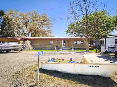 709 Andy's Lake Cir, Norfolk, NE 68701