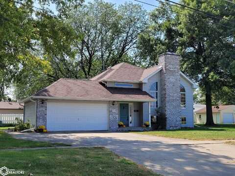 707 E Pleasant Valley Street, Sigourney, IA 52591