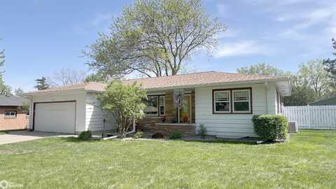 1715 Hillcrest Drive, Mason City, IA 50401