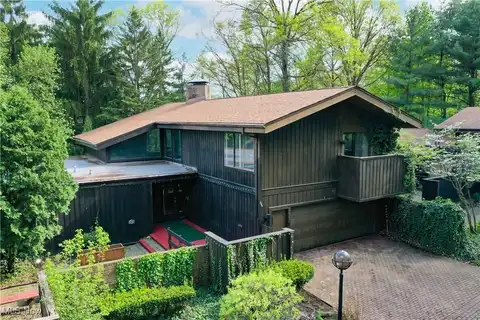 285 North Road NE, Holland, OH 44484