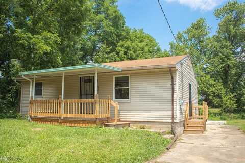 2208 Cherry Hill Avenue, Youngstown, OH 44509