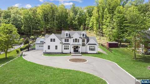 150 Mountain Avenue, Pequannock, NJ 07444