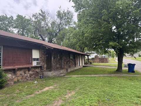 830 1st NW, Miami, OK 74354