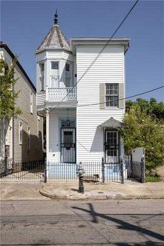 2835 CARONDELET Street, New Orleans, LA 70115