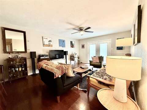 4046 Ridglea Country Club Drive, Fort Worth, TX 76126