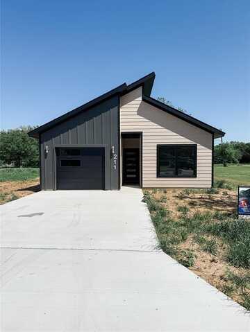 211 N 4th Street, Grandview, TX 76050