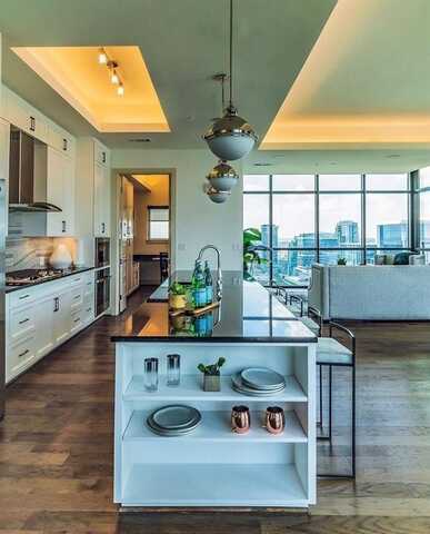 2323 N Akard Street, Dallas, TX 75201