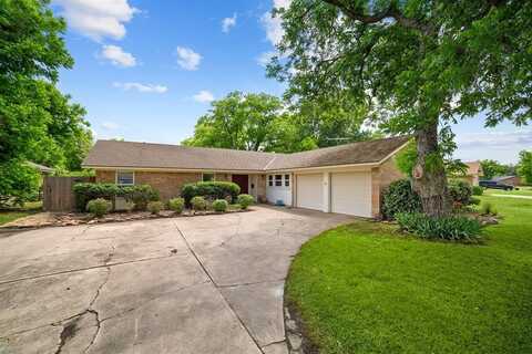 9005 Mahan Drive, Benbrook, TX 76116