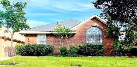 738 Willow Oak Drive, Lewisville, TX 75067