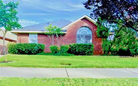 738 Willow Oak Drive, Lewisville, TX 75067