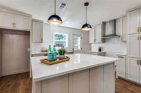 3333 8th Avenue, Fort Worth, TX 76110