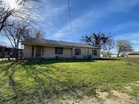 501 S Clay Street, Henrietta, TX 76365
