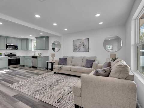 4817 Thurston Road, River Oaks, TX 76114