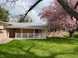 800 E 10th St, Chadron, NE 69337