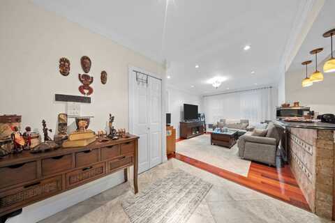 10807 65th Rd, Forest Hills, NY 11375