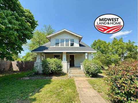512 North 9th St, Hiawatha, KS 66434