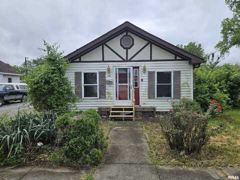 108 FAIR Avenue, Flora, IL 62839